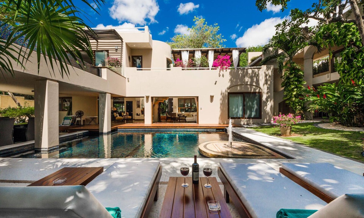 Playacar Beach House | Quinta Clara - Luxury 7 bedroom villa walking distance to town & beach