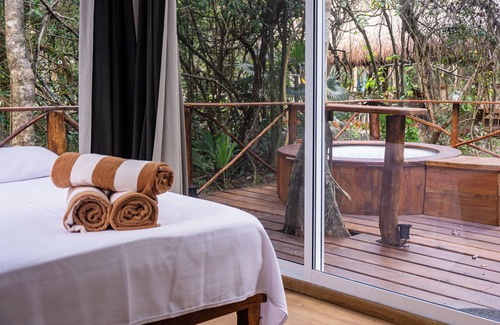 Akumal Hotel | COLORFUL NIGHT capsules