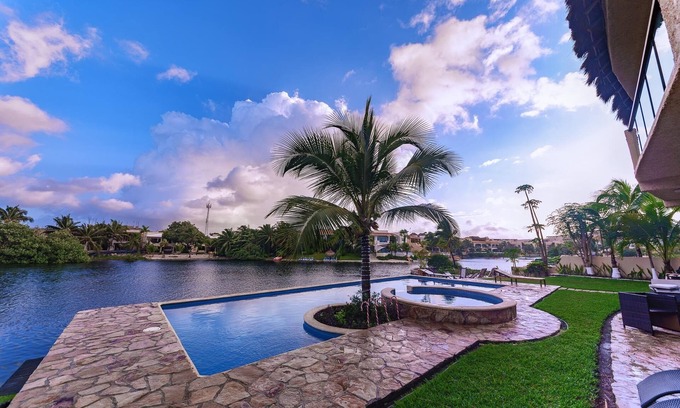 Puerto Aventuras Condo | Gorgeous 3 Bdrm Lagoon Condo Pool Wifi Kayak paddle boards Golf Cart Available